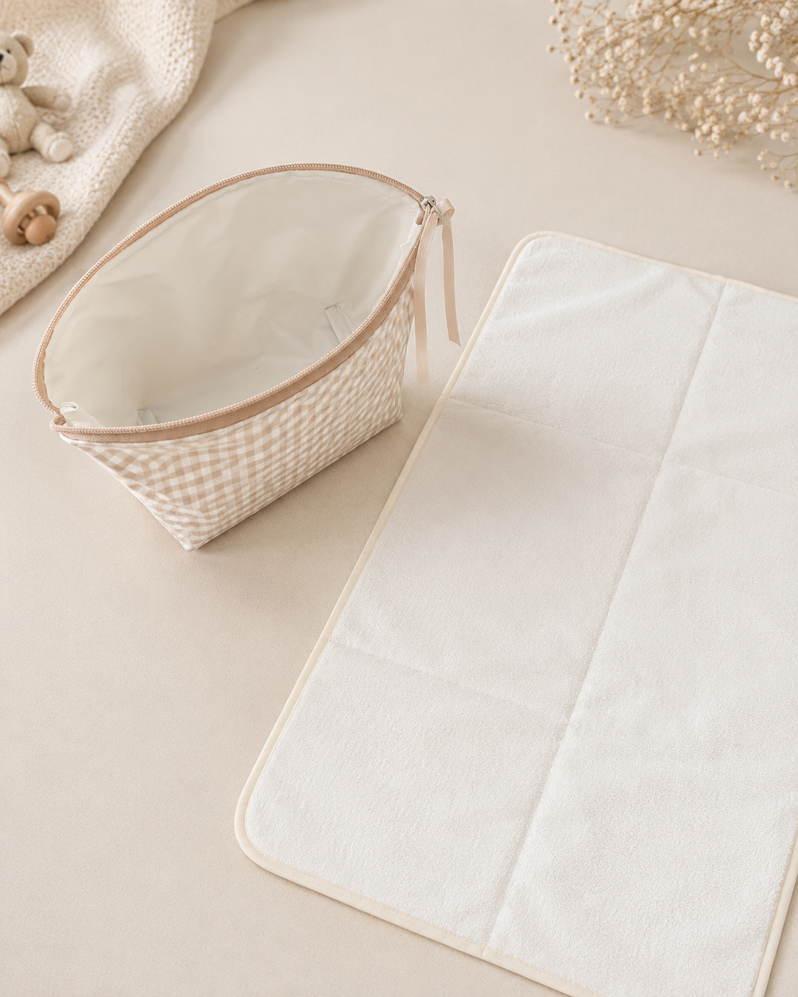 Conjunto Muda-Fraldas e Necessaire — Vichy Bege